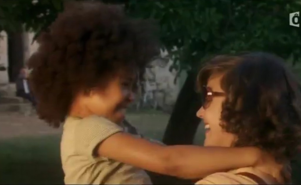 [Review] Fais danser la poussière ou de la difficulté d’être un enfant racisé avec un parent&nbsp;blanc